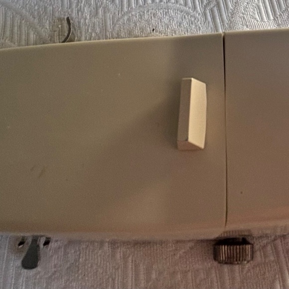 Singer Buttonholder for Slant-Needle Zig-Zag Sewing Machine - Picture 7 of 7